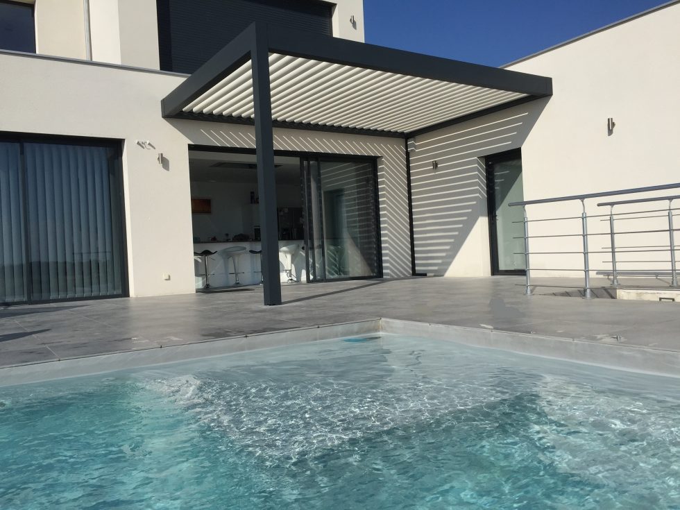 BSA Pergola bioclimatique fixation au mur et un poteau